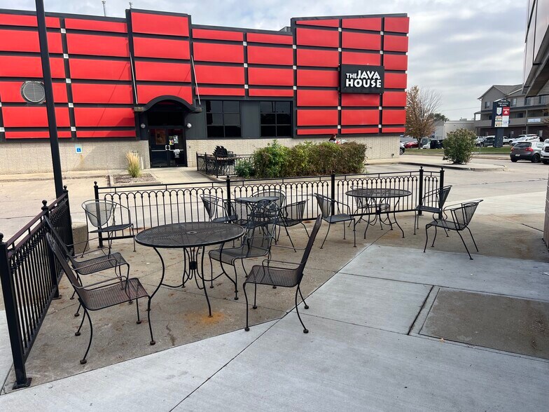 More Photos Of 1621 S 1st Ave, Iowa City Fast Food For Lease