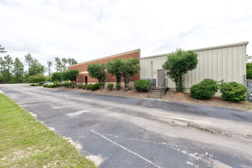 More Photos Of 475 Industrial Dr, Lexington Showroom For Sale