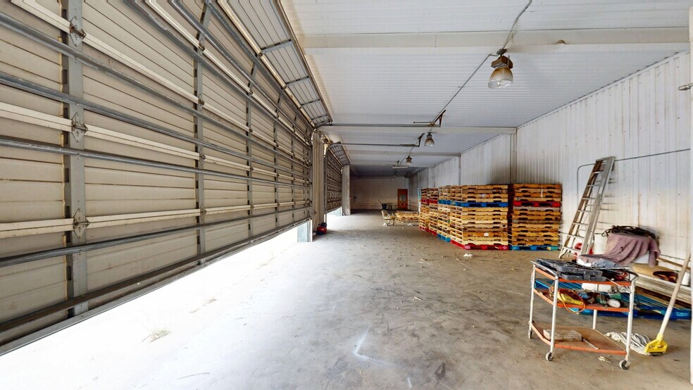 More Photos Of 308 Thomas Pl, Everman Warehouse For Sale