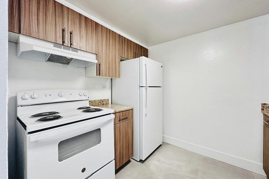 More Photos Of 999 W Prospect Rd, Oakland Park Apartments For Sale