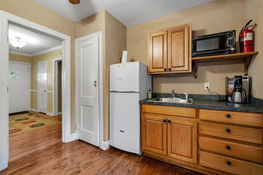 More Photos Of 1320 Cherry Laurel St, Tallahassee Office Residential For Sale