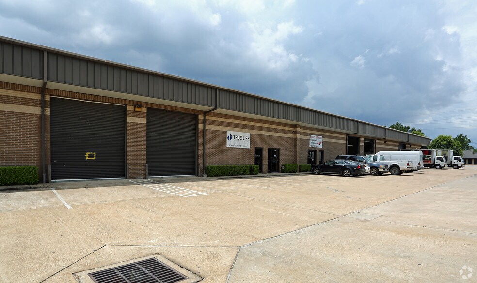 More Photos Of 6830 N Eldridge Pky, Houston Unknown For Lease