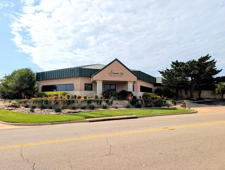 Primary Photo Of 6900 Sanger Ave, Waco Office For Sale
