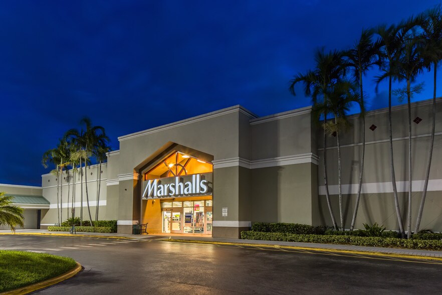 More Photos Of 700 N University Dr, Pembroke Pines General Retail For Lease