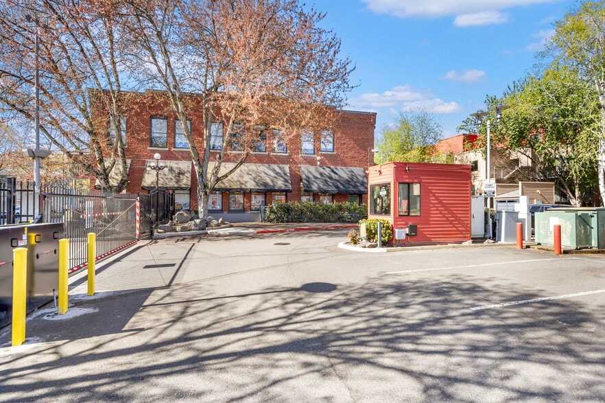 More Photos Of 600 NW Naito Pkwy, Portland General Retail For Sale