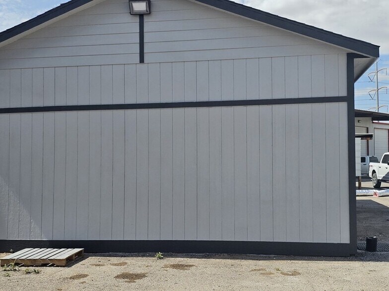More Photos Of 11010 W Joan Dr, Odessa Warehouse For Lease