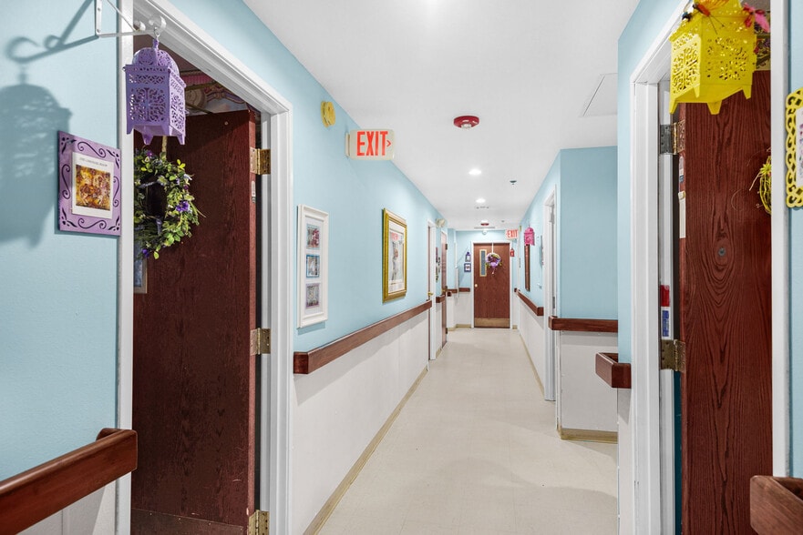 More Photos Of 3215 E James Lee Blvd, Crestview Healthcare For Sale