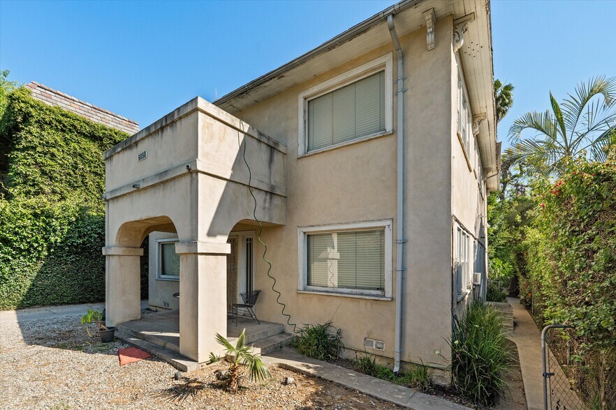 More Photos Of 6046 Carlton Way, Los Angeles Apartments For Sale