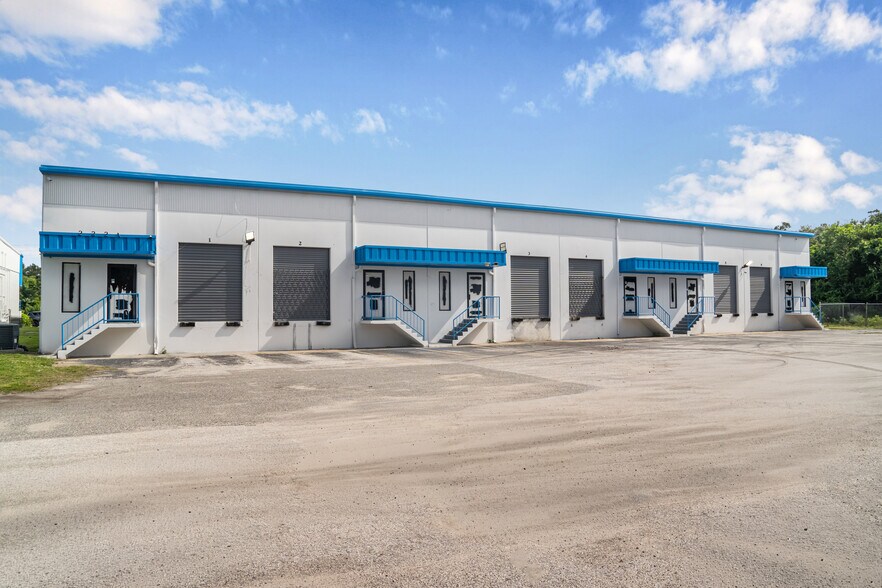 More Photos Of 2205 Forsyth Rd, Orlando Flex For Lease