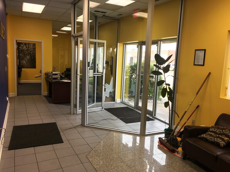 More Photos Of 353-355 Crossen Ave, Elk Grove Village Warehouse For Sale