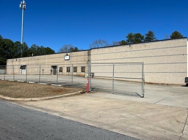 More Photos Of 3070 Lumby Dr, Decatur Warehouse For Lease