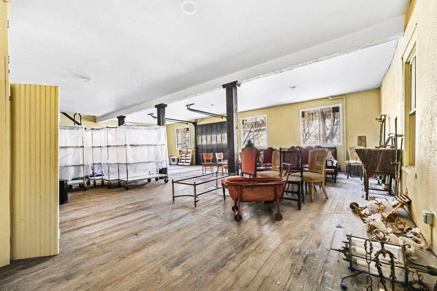 More Photos Of 68 Brook St, Croton On Hudson Showroom For Sale