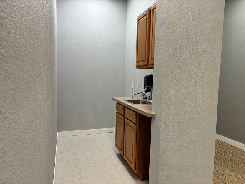 More Photos Of 105 1st St SE, Minot Apartments For Lease