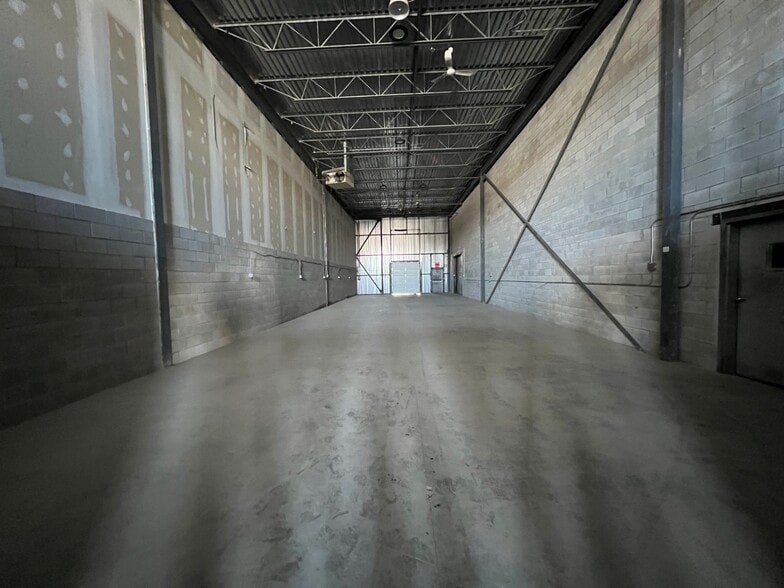 More Photos Of 1300-1360 Rue Louis-Marchand, Beloeil Warehouse For Sale