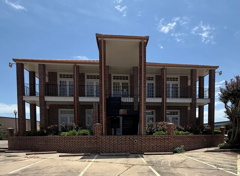 Primary Photo Of 1458 Campbell Rd, Houston Coworking Space