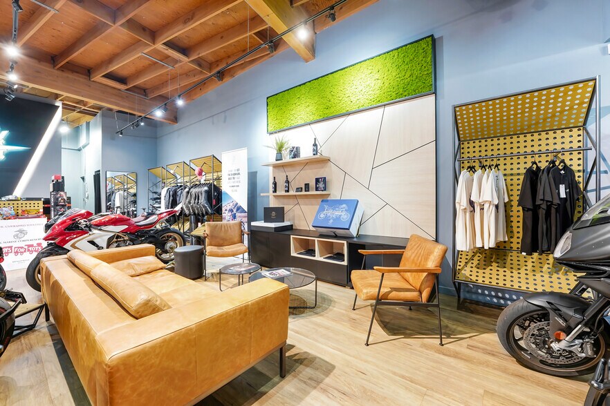 More Photos Of 2011-2013 Lincoln Blvd, Santa Monica Storefront For Sale
