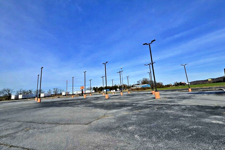 More Photos Of 1391 Murrays Chapel Rd, Sweetwater Showroom For Sale