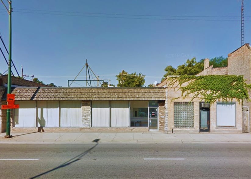 More Photos Of 3632 N Cicero Ave, Chicago Showroom For Lease