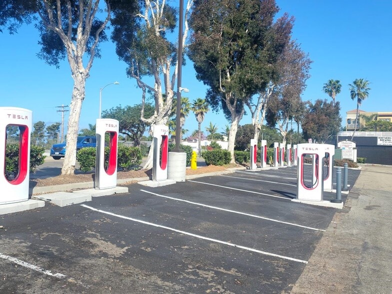 More Photos Of 1006-1036 Mission Ave, Oceanside Unknown For Lease