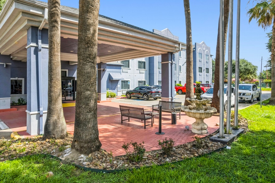 More Photos Of 17550 Northwest Fwy, Houston Hotel For Sale