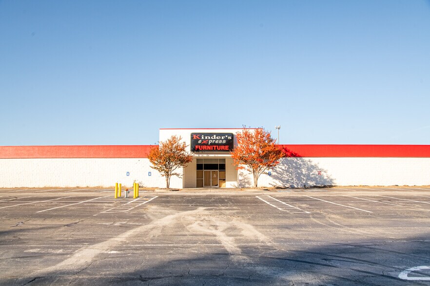 More Photos Of 400 Direct Connection Dr, Rossville Freestanding For Lease