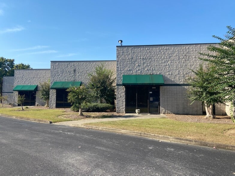 More Photos Of 509 Mineral Trace, Birmingham Light Distribution For Lease