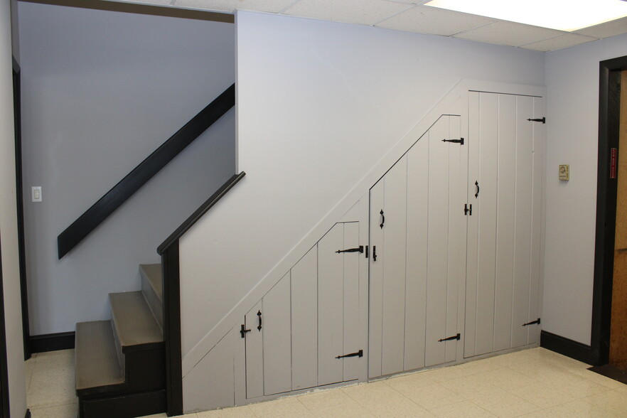 More Photos Of 75 Eastern Ave, Essex Flex For Sale