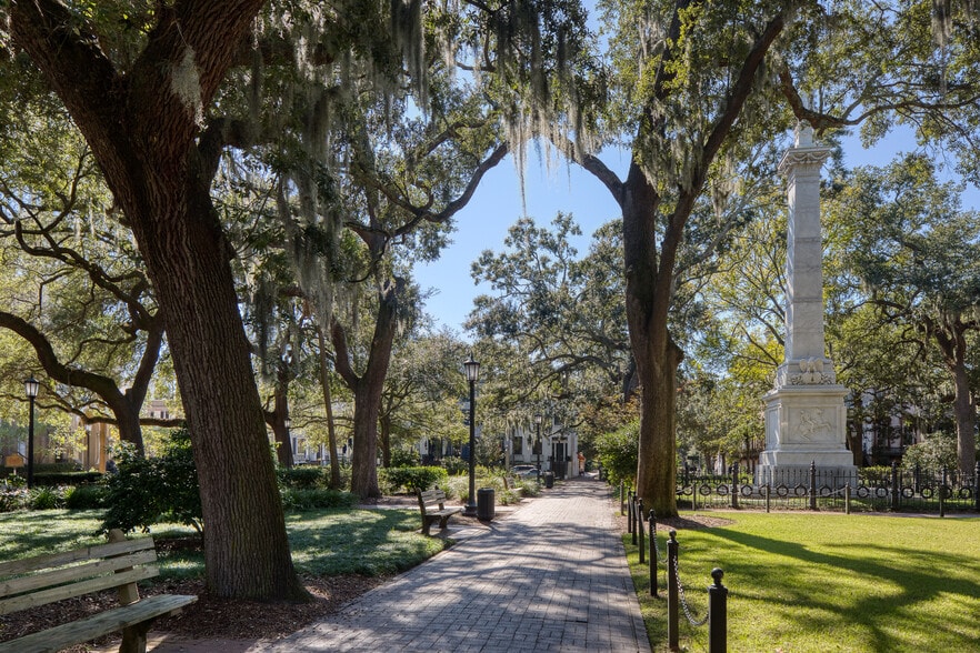 More Photos Of 14 E Taylor St, Savannah Specialty For Sale