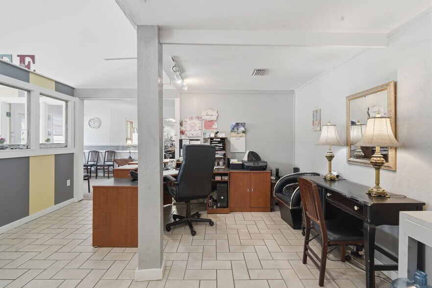 More Photos Of 1030 Camphor Ln, Deland General Retail For Sale