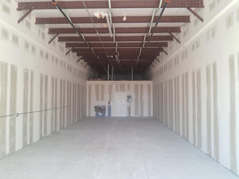 More Photos Of 2501 Old Dixie Hwy, Kissimmee Flex For Lease