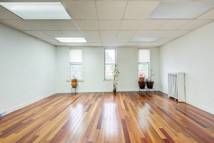 More Photos Of 12015 Liberty Ave, South Richmond Hill Storefront Retail Office For Lease