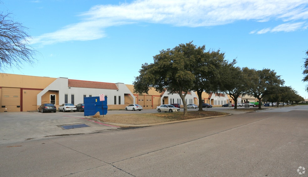 More Photos Of 2425 McIver Ln, Carrollton Warehouse For Lease