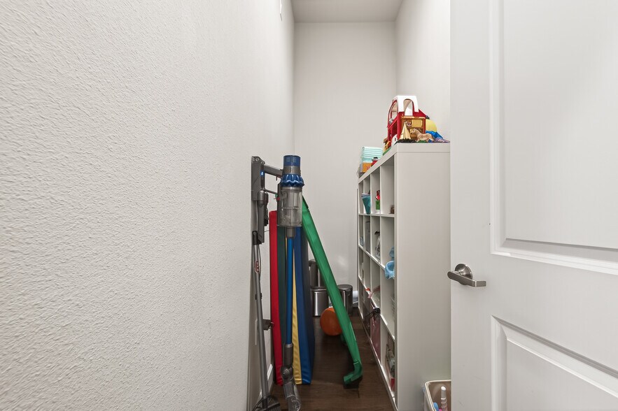 More Photos Of 5757 Flewellen Oaks Ln, Fulshear Office For Lease