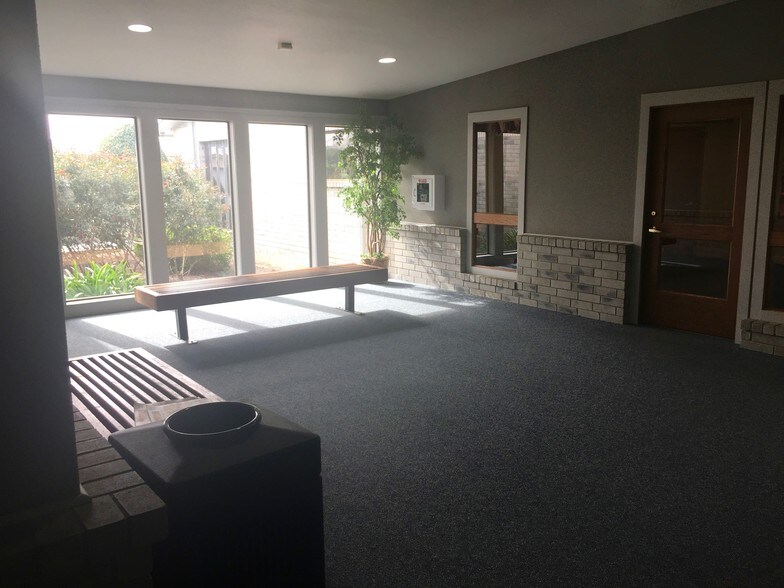 More Photos Of 515 N King St, Seguin Medical For Sale