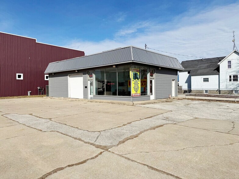 Primary Photo Of 200 Salzburg Ave, Bay City Freestanding For Sale