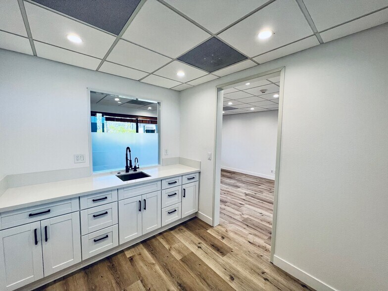 More Photos Of 11965 Venice Blvd, Los Angeles Loft Creative Space For Lease