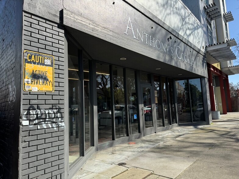 More Photos Of 2575 San Pablo Ave, Berkeley Freestanding For Lease