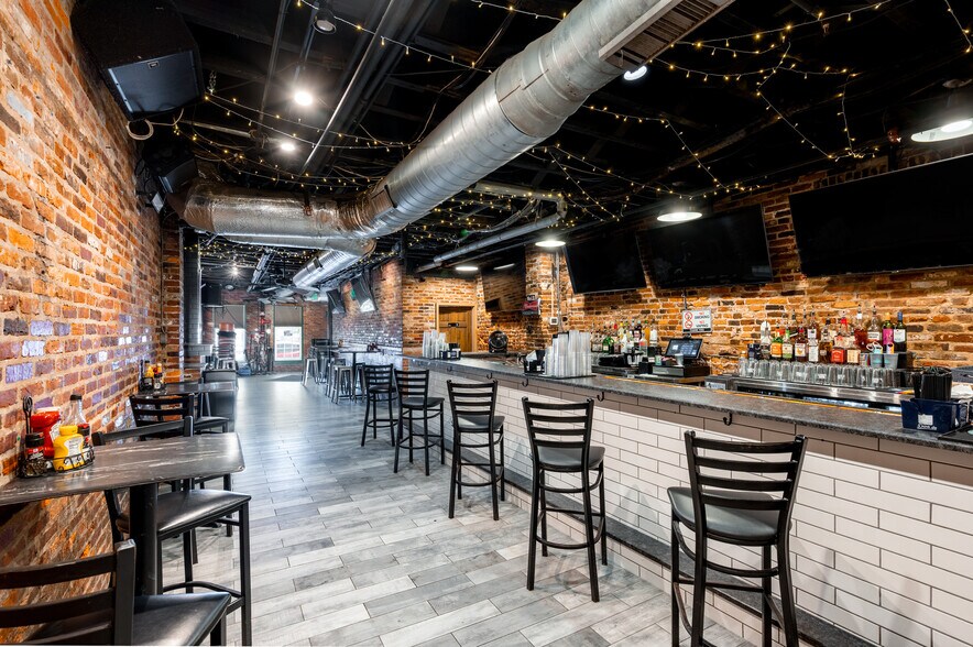 More Photos Of 132 Dock St, Annapolis Restaurant For Sale