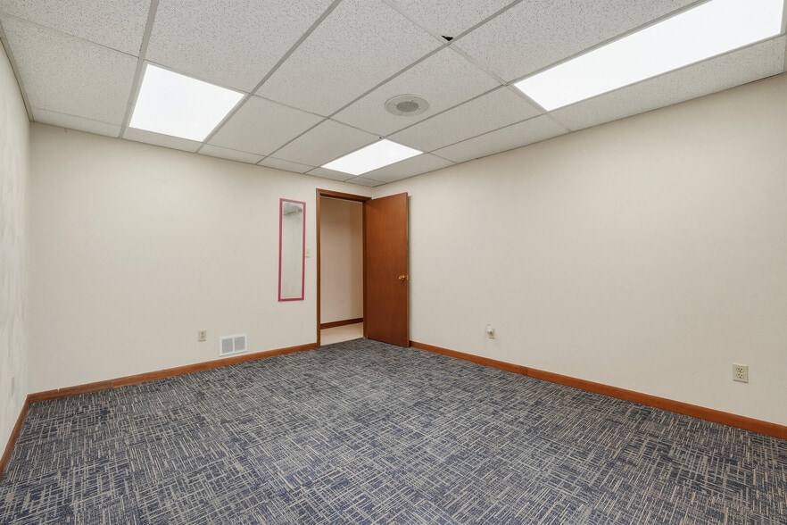 More Photos Of 3122 7th Ave, Charleston Office For Lease