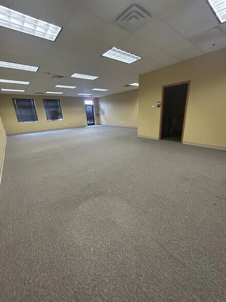 More Photos Of 18311 N Creek Dr, Tinley Park Office For Lease