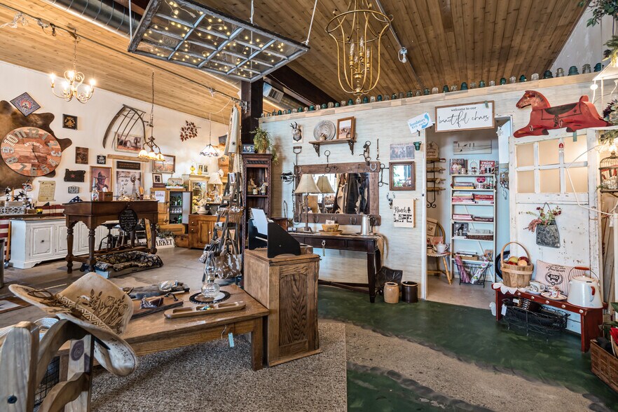 More Photos Of 320 N Main St, Prineville Storefront Retail Office For Sale