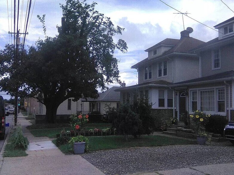 More Photos Of 2038 Grant Ave, Philadelphia Specialty For Sale