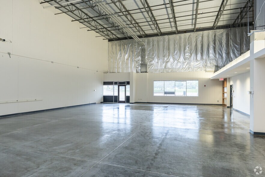More Photos Of 3030 Lexington Ave S, Eagan Light Manufacturing For Lease