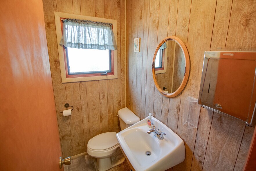 More Photos Of 440 S Prairie St, Bethalto General Retail For Sale
