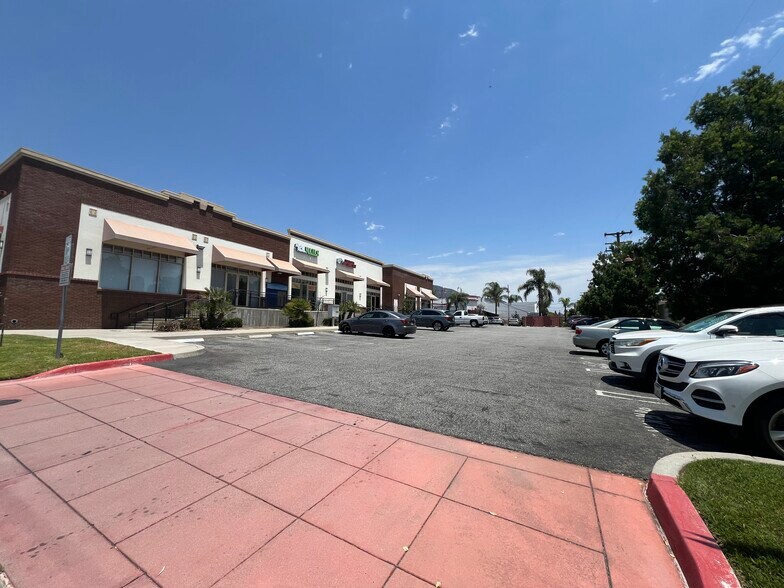More Photos Of 242-252 W Foothill Blvd, Monrovia Storefront For Lease