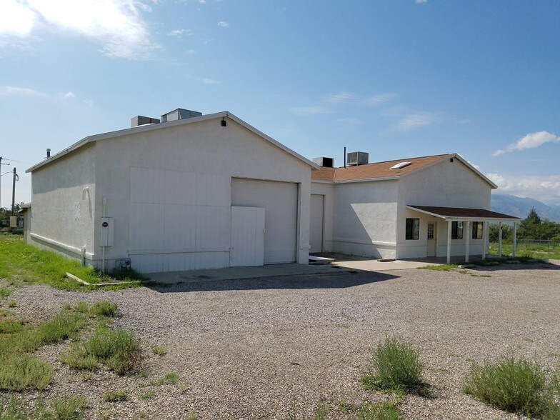 Primary Photo Of 104 N Center Way, Benson Auto Repair For Sale