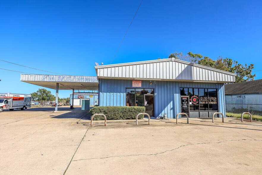 More Photos Of 1428 N Jefferson Ave, Mount Pleasant Freestanding For Sale