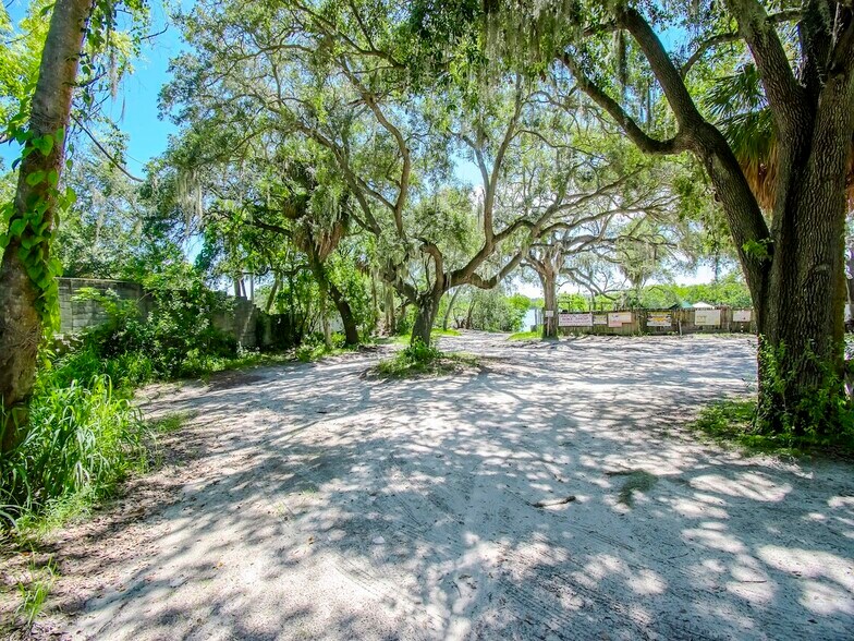 More Photos Of 1761 Beckett Way & US Highway 19, Tarpon Springs Bar For Sale