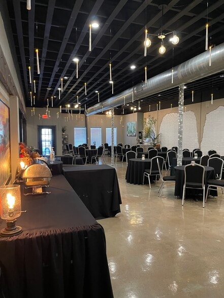 More Photos Of 109-111 S Main St, Irving Restaurant For Sale