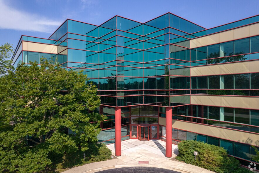 More Photos Of 1 Overlook Pt, Lincolnshire Unknown For Lease